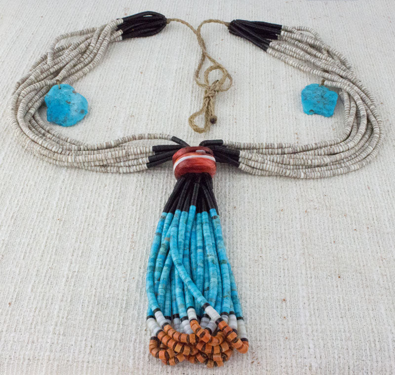 10-strängige Multi-Color Heishi-Halskette mit Jaclas und natürlichen Sleeping Beauty Turquoise-Seitenplatten