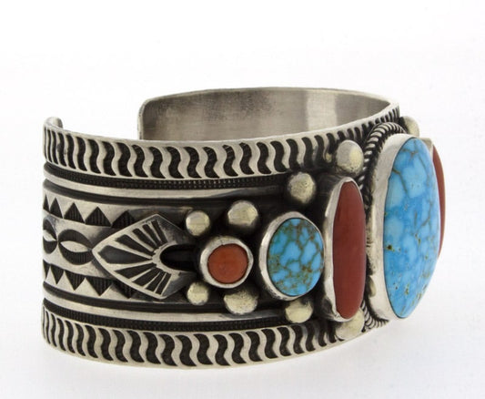 Natürlicher Kingman-Turquoise & Natürlicher Mittelmeer-Koralle 7-Stein-Reihenarmband