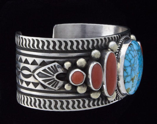 Natürlicher Kingman-Türkis & Koralle 7-Stein-Reihenarmband