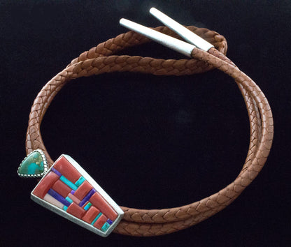 Tufa-Guss Bolo-Tie mit natürlichem Cripple Creek Türkis und mehrfarbigem Kopfsteinpflaster-Inlay-Design