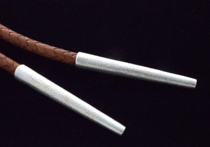 Tufa-Guss Bolo-Tie mit natürlichem Cripple Creek Türkis und mehrfarbigem Kopfsteinpflaster-Inlay-Design