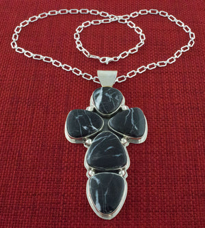 Collana in catena ovale in argento sterling con pendente a croce in marmo bianco lightning