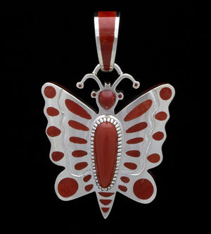 Pendentif Papillon en Incrustation de Corail Méditerranéen de Haute Qualité