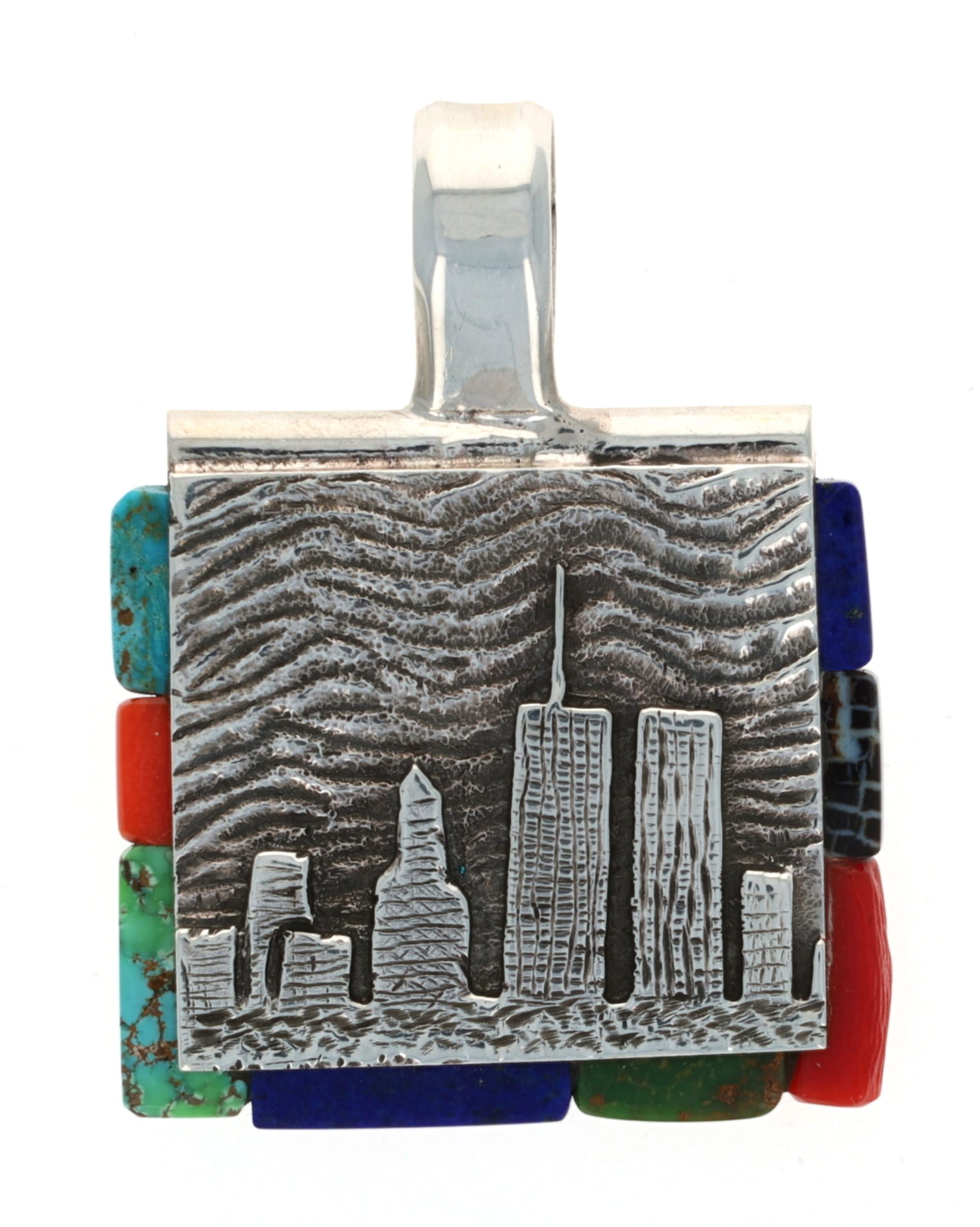 Suspension Cityscape avec incrustation latérale multi-pierres