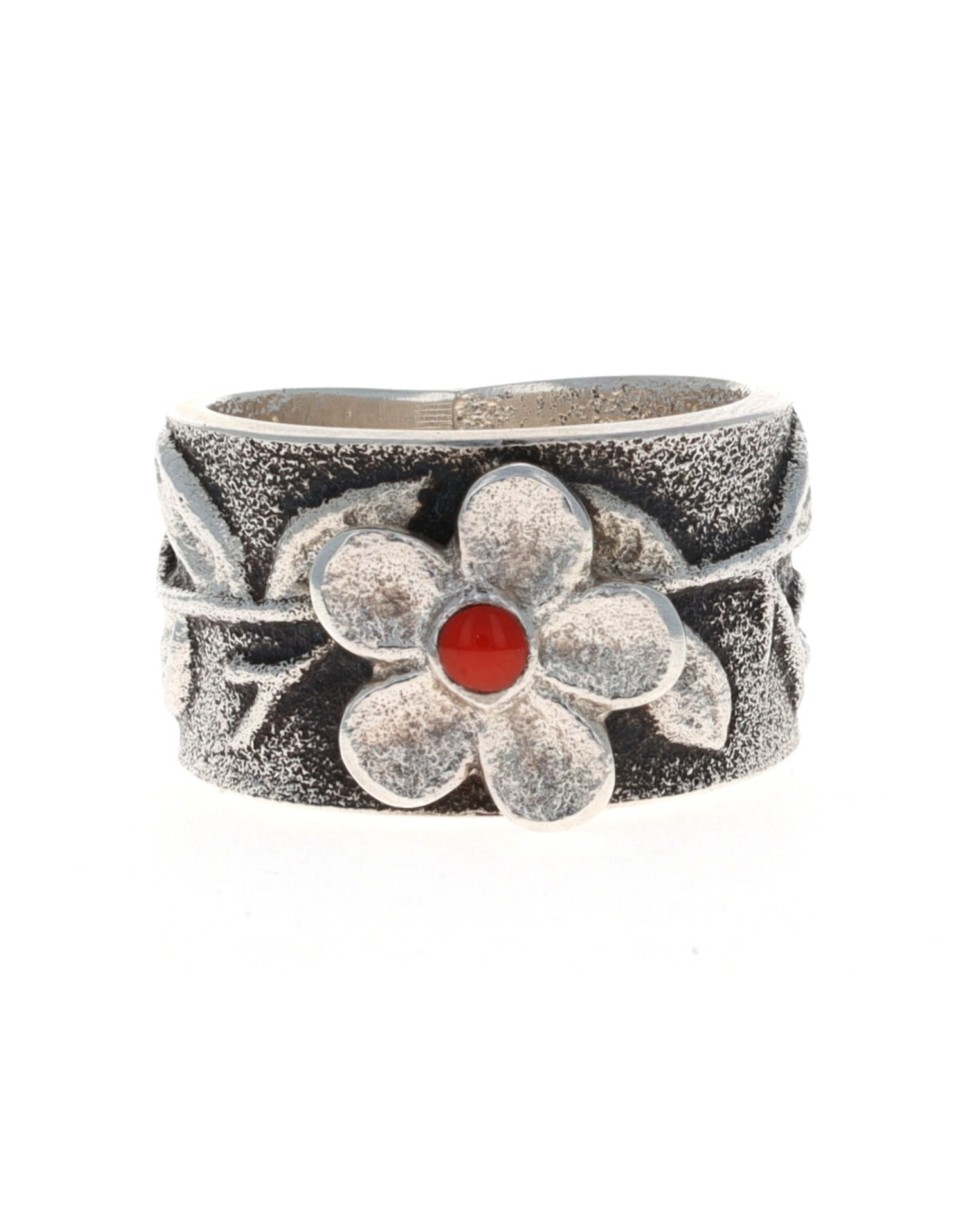 Anello a fiore fuso in tufa