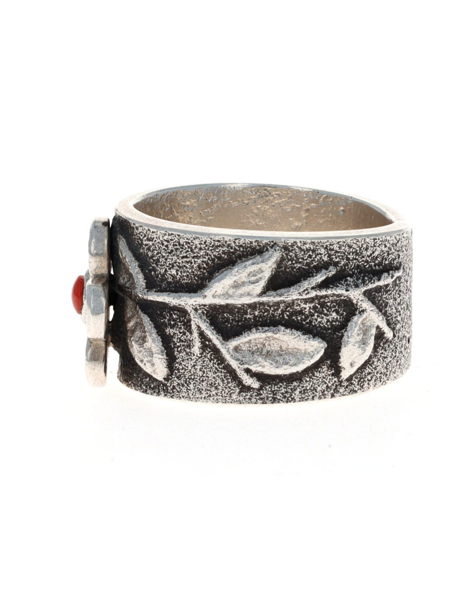 Anello a fiore fuso in tufa