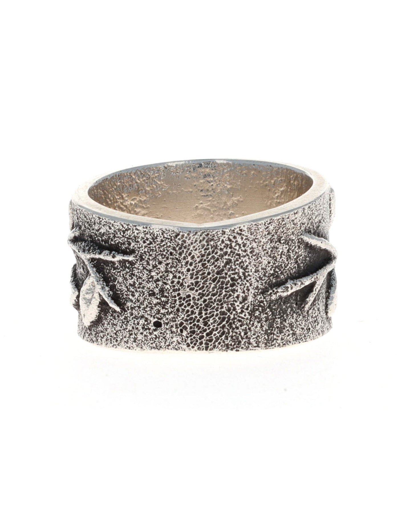 Anello a fiore fuso in tufa