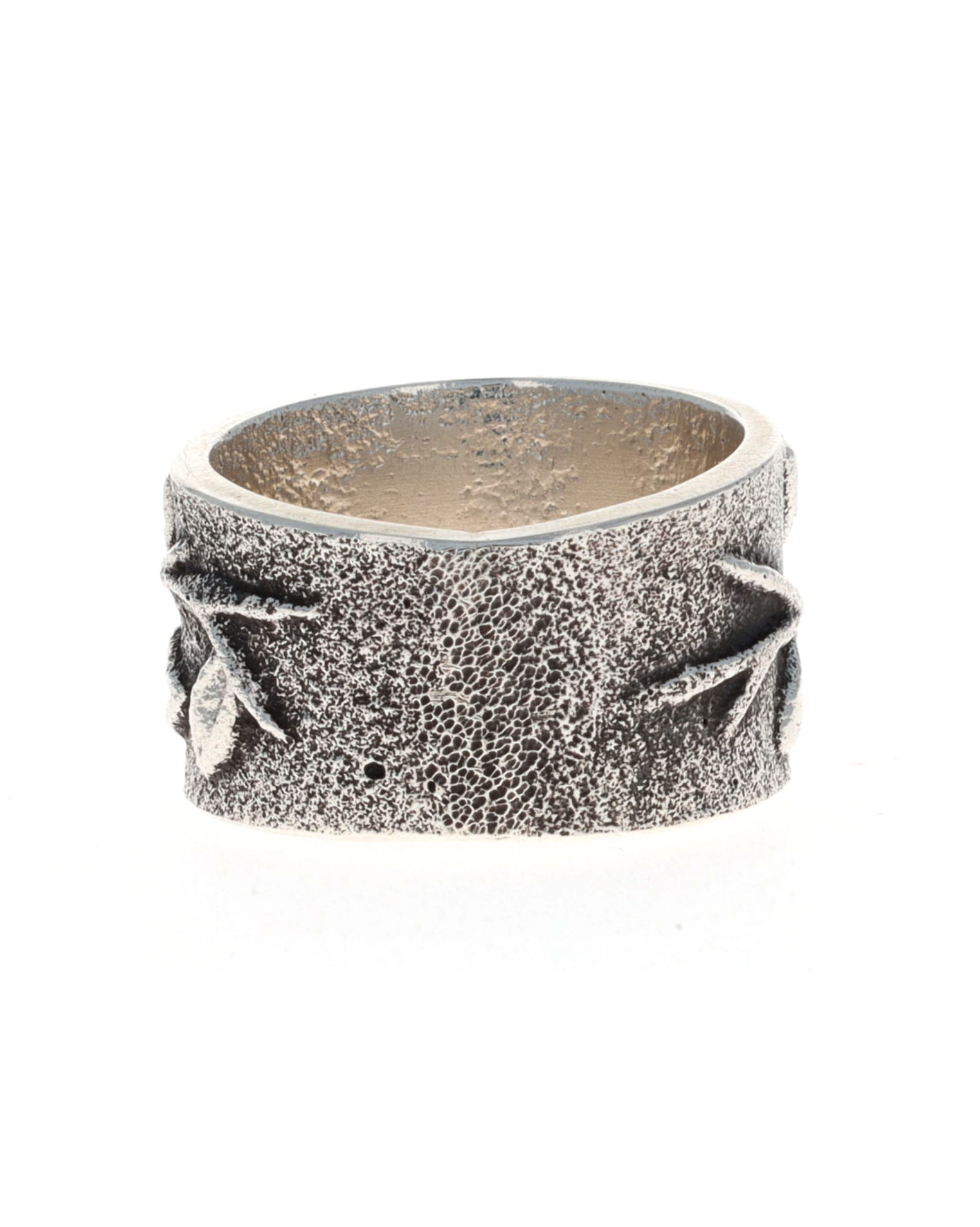 Anello a fiore fuso in tufa