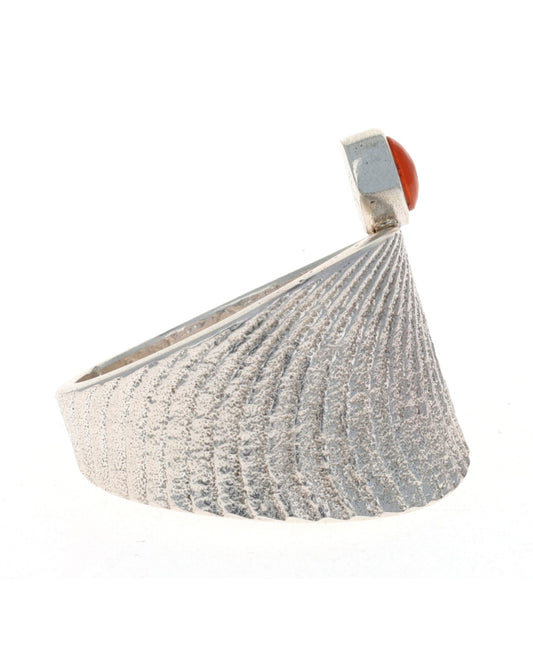 カットルフィッシュトゥファ鋳造リング 天然カーネリアン石付き