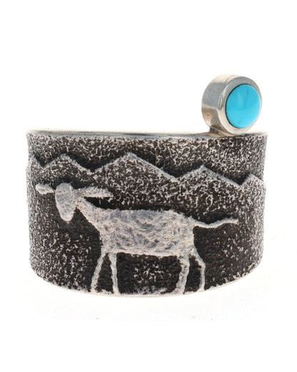 Anello con scena di agnello in fusione di tufa con turchese naturale Sleeping Beauty