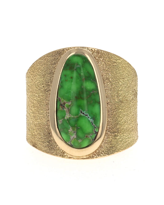 18K Gold Ring With High Grade Natural Carico Lake Turquoise