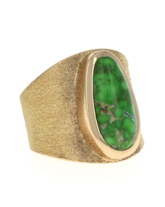 18K Gold Ring With High Grade Natural Carico Lake Turquoise