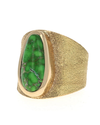 18K Gold Ring With High Grade Natural Carico Lake Turquoise