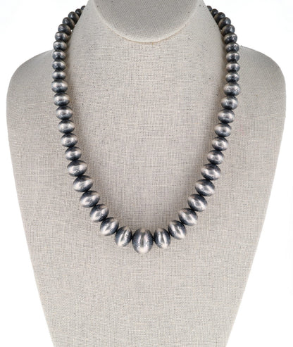 手作りの段階的なスターリングシルバービーズネックレス