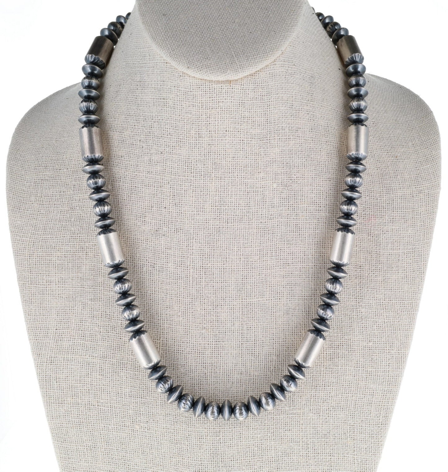 手作りスターリングシルバー フルーテッドラウンドビーズ、ソーサービーズ＆バレルビーズネックレス