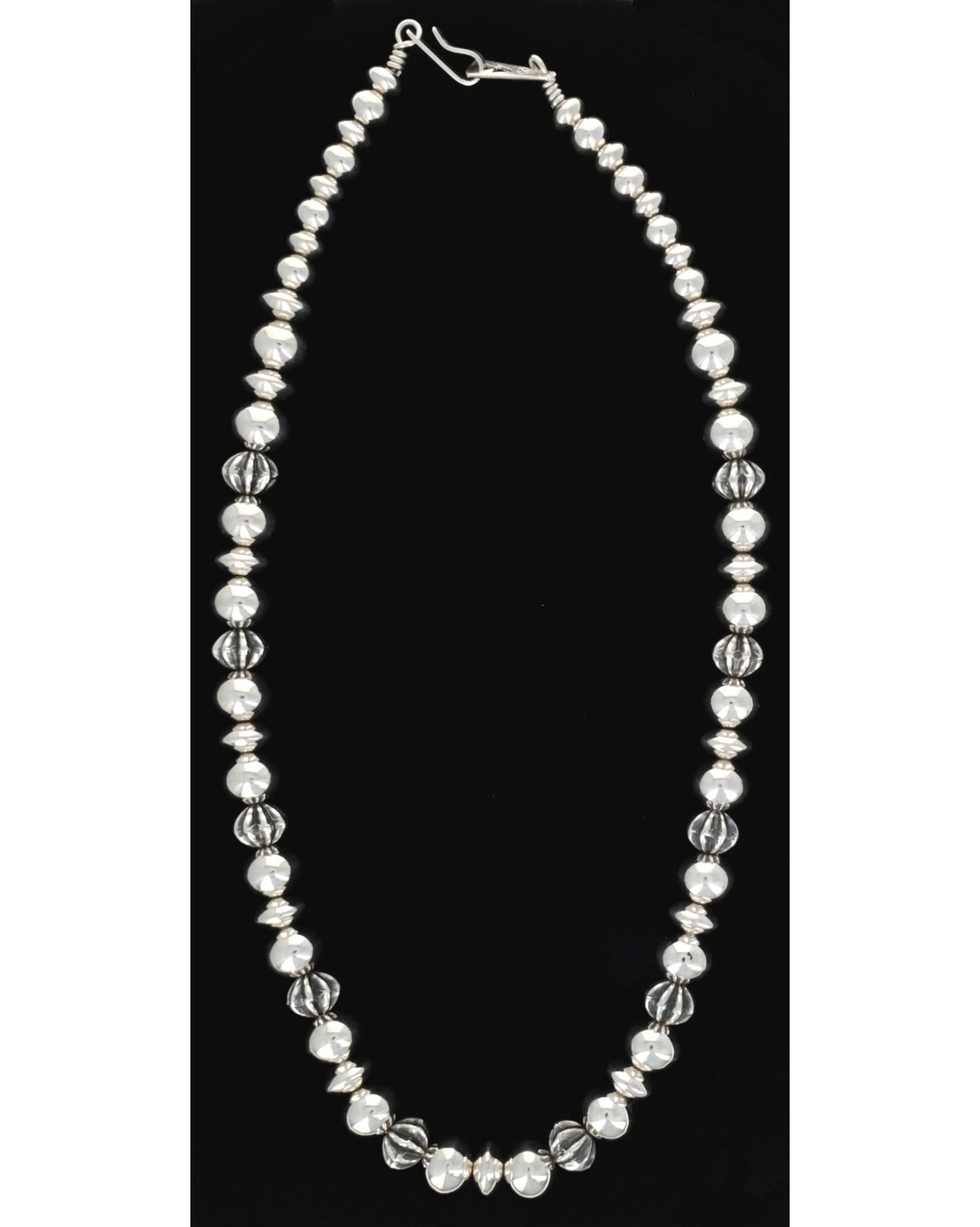 Handgefertigte Halskette aus Sterlingsilber mit Perlen