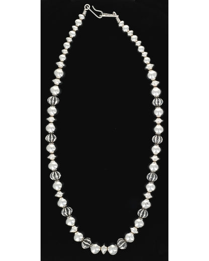 Handgefertigte Halskette aus Sterlingsilber mit Perlen