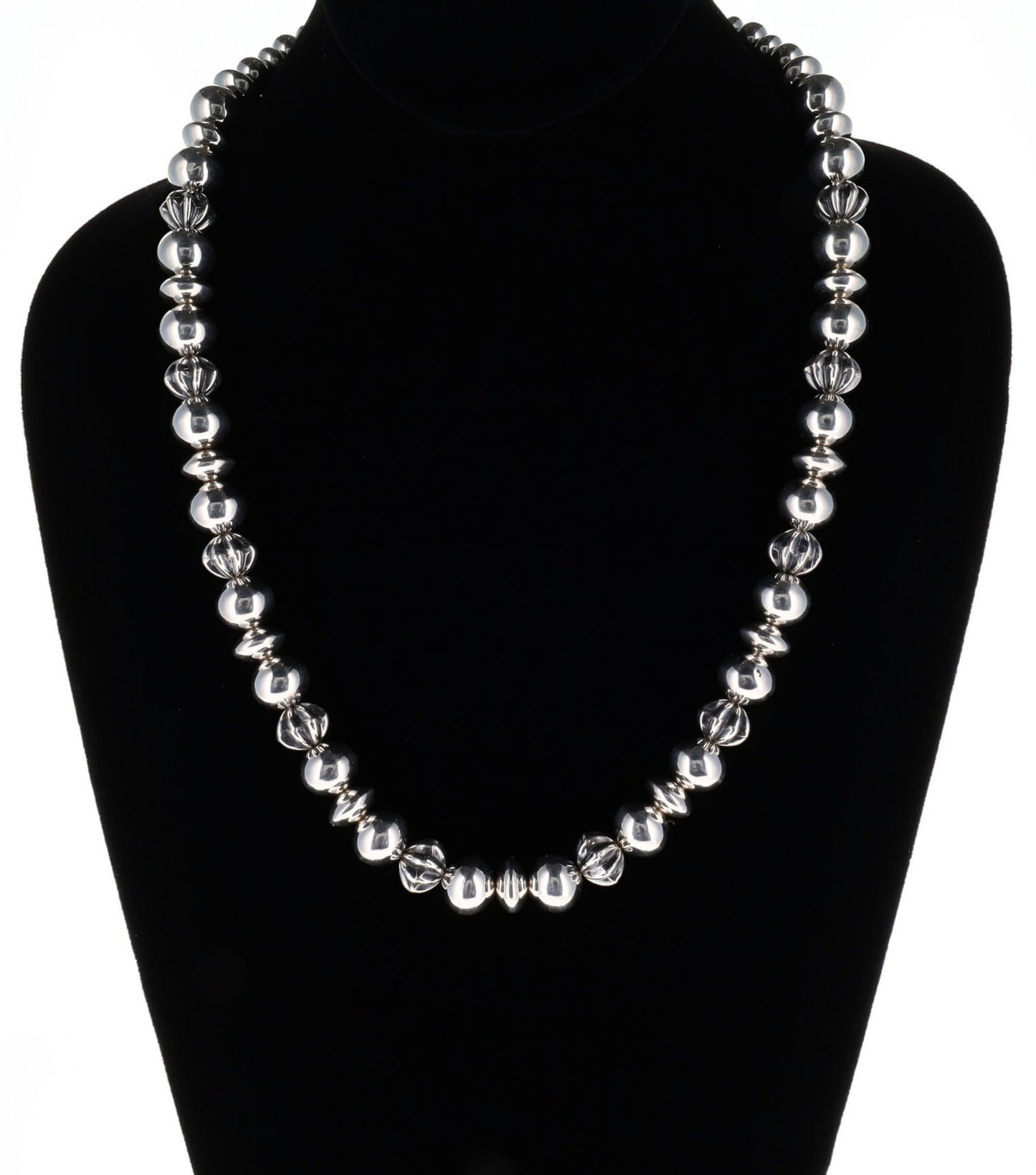 Handgefertigte Halskette aus Sterlingsilber mit Perlen