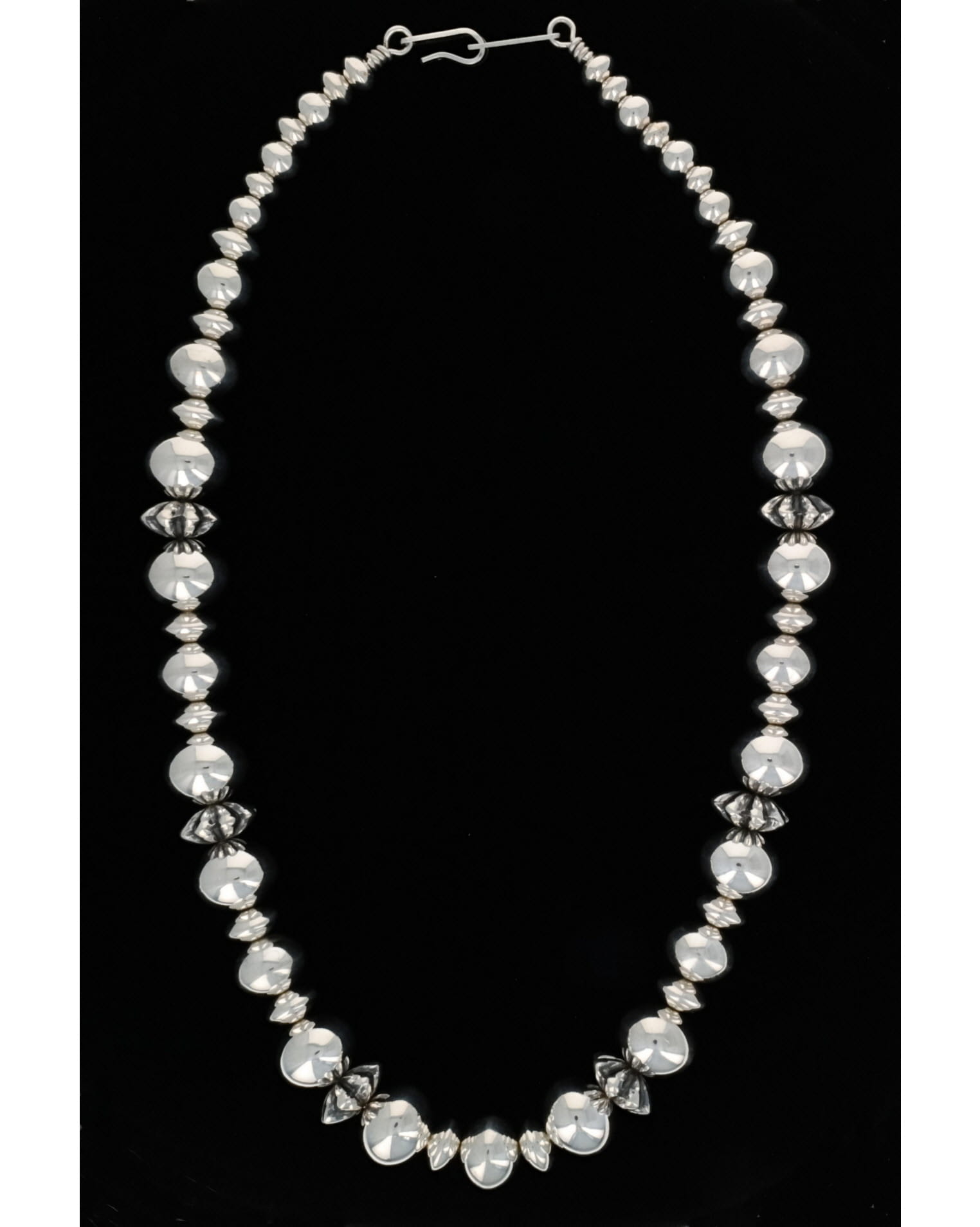 Handgefertigte abgestufte Halskette aus Sterlingsilber mit Perlen