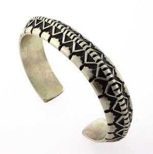 Bracelet triangulé en argent sterling massif