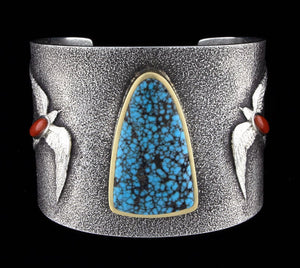 Bracciale Tufa Cast con Rondine, Pietra Naturale Ella Mae Turchese, Corallo e Bezel in Oro 14K